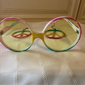 Vintage Dr Peepers Colorful Round Sunglasses with Peace Sign